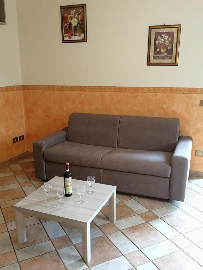 L'Antico Borgo, Un Mix Di Storia E Romanticismo Vila Lierna Exterior foto