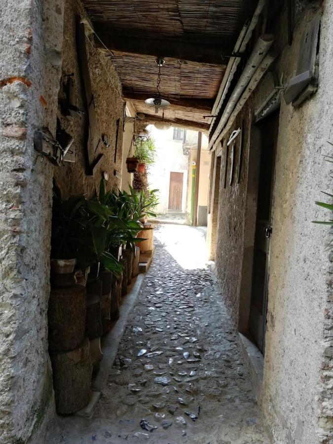 L'Antico Borgo, Un Mix Di Storia E Romanticismo Vila Lierna Exterior foto