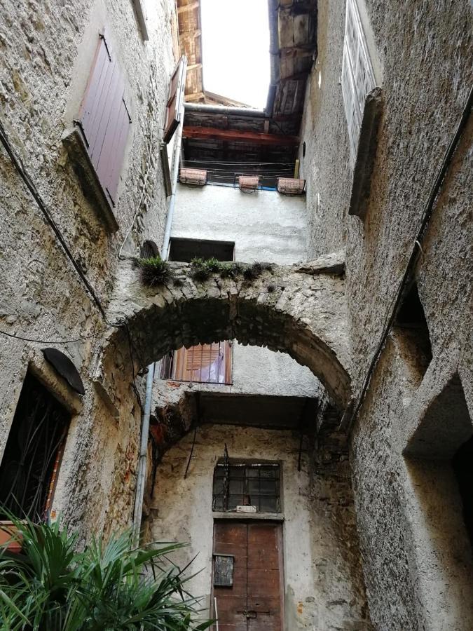 L'Antico Borgo, Un Mix Di Storia E Romanticismo Vila Lierna Exterior foto