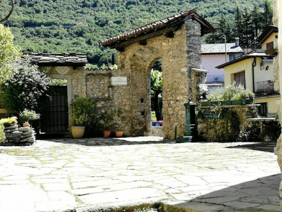 L'Antico Borgo, Un Mix Di Storia E Romanticismo Vila Lierna Exterior foto