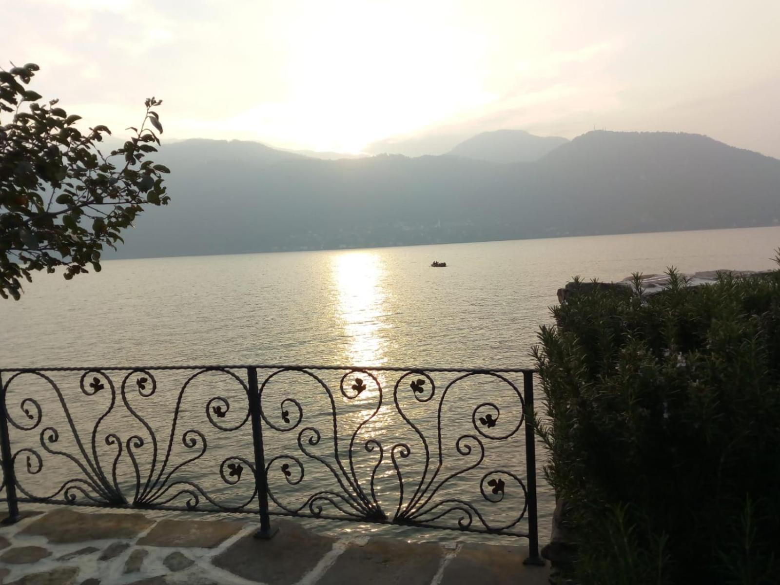 L'Antico Borgo, Un Mix Di Storia E Romanticismo Vila Lierna Exterior foto